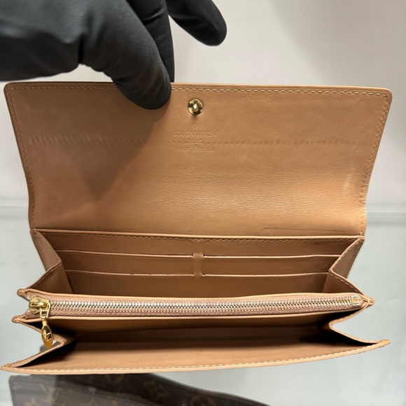 **SOLD**Louis Vuitton Vernis Sarah Wallet - Picture 12 of 13
